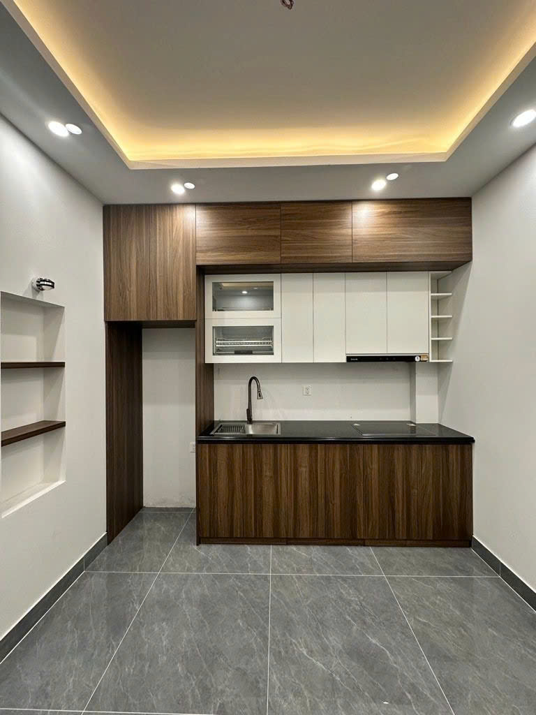 Cần bán Nhà mặt tiền đường Đông Thiên, Phường Vĩnh Hưng, Diện tích 38m², Giá 8.3 Tỷ 2