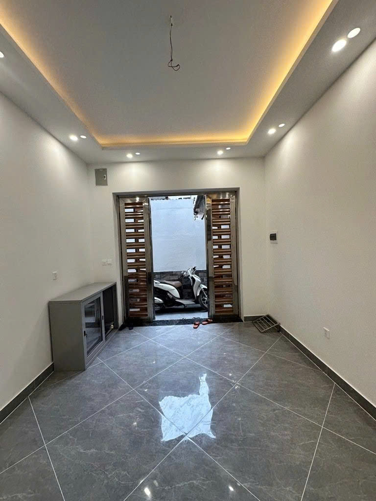 Cần bán Nhà mặt tiền đường Đông Thiên, Phường Vĩnh Hưng, Diện tích 38m², Giá 8.3 Tỷ 4