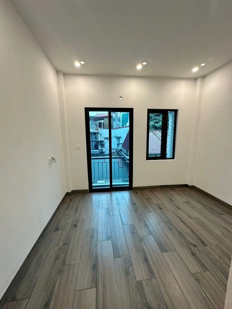 Cần bán Nhà mặt tiền đường Đông Thiên, Phường Vĩnh Hưng, Diện tích 38m², Giá 8.3 Tỷ 5