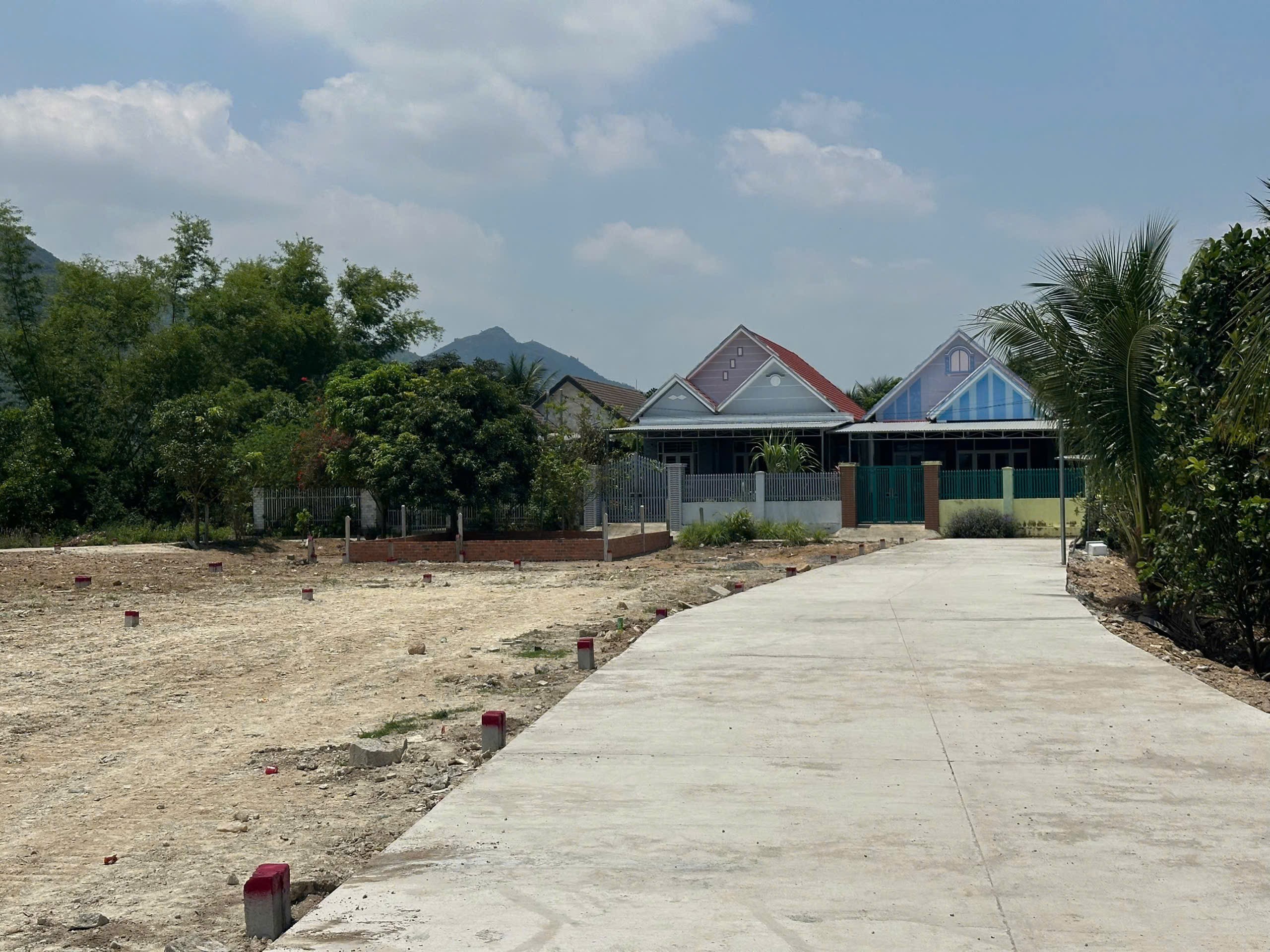 Bán đất Diên An giá rẻ full thổ cư mặt đường bê tông rộng 5.5m ô tô thoải mái 2