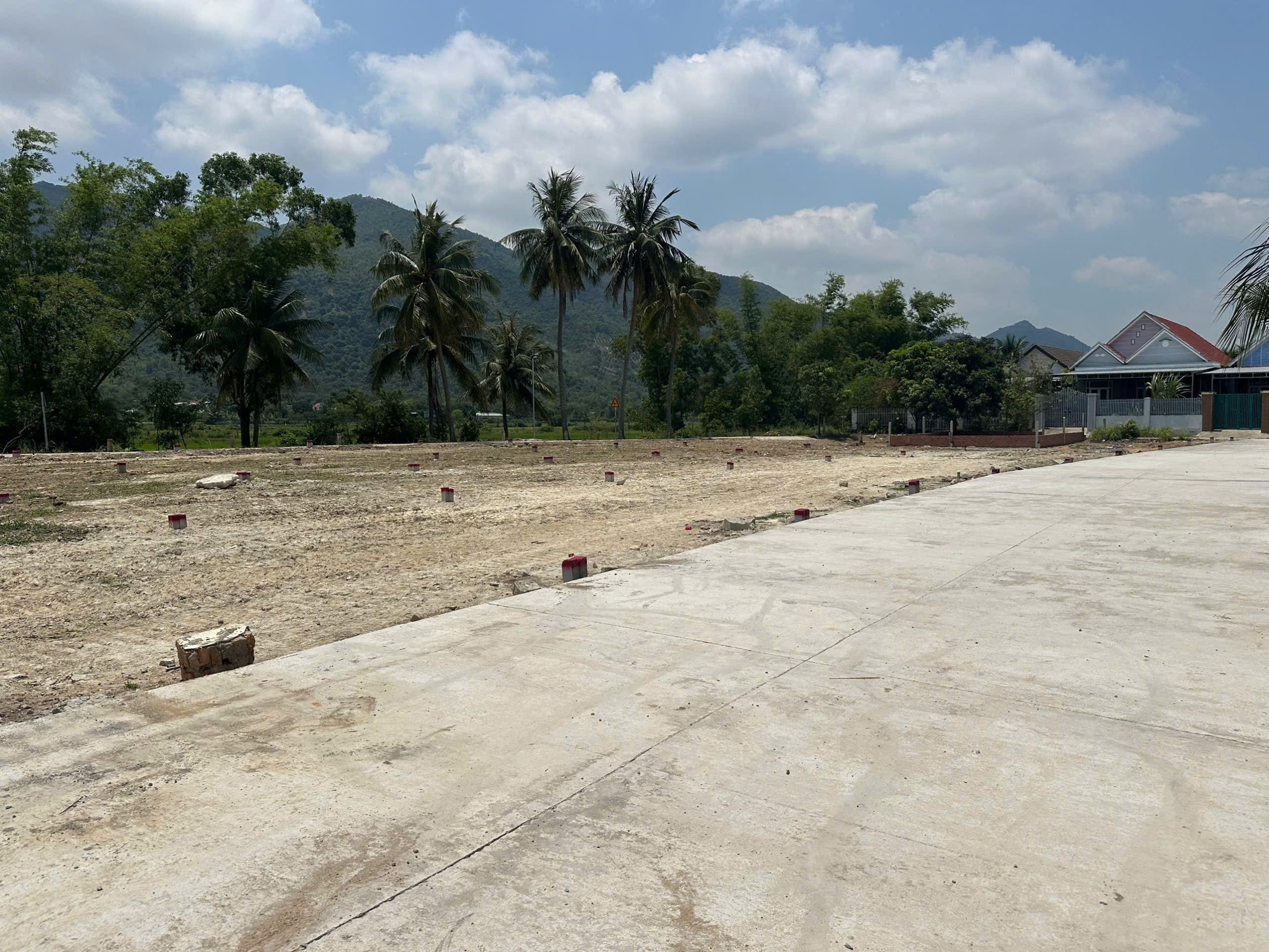 Bán đất Diên An giá rẻ full thổ cư mặt đường bê tông rộng 5.5m ô tô thoải mái 3