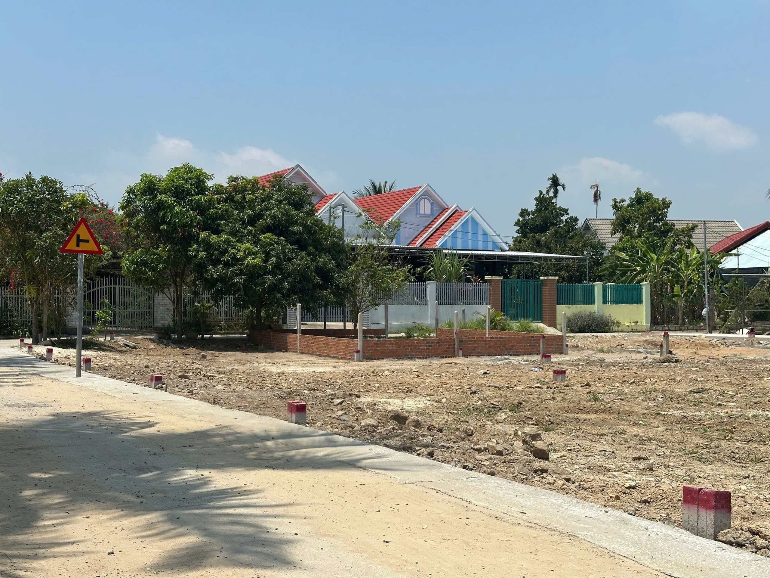 Bán đất Diên An giá rẻ full thổ cư mặt đường bê tông rộng 5.5m ô tô thoải mái