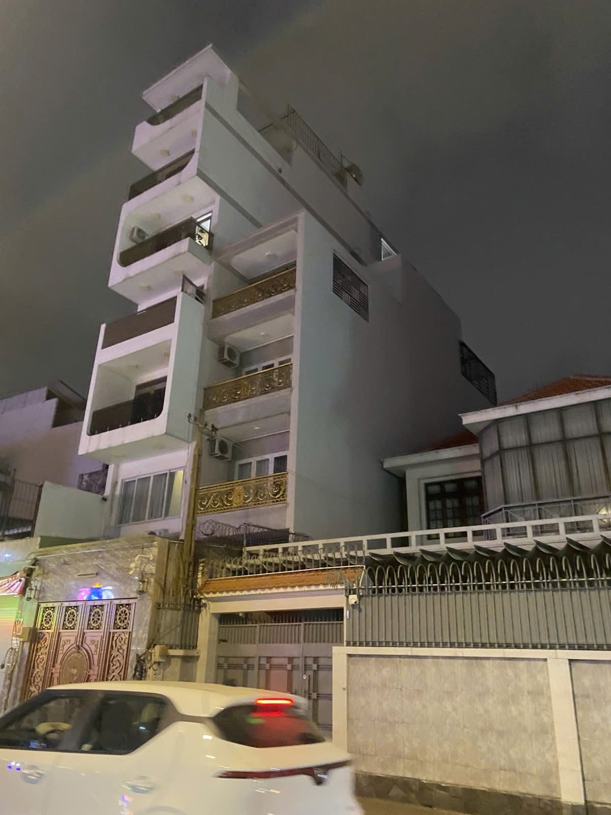 NHÀ 2MT TRẦN BÌNH TRỌNG 601m2 - NỞ HẬU 22m - THU NHẬP 200 TRIỆU/THÁNG 4