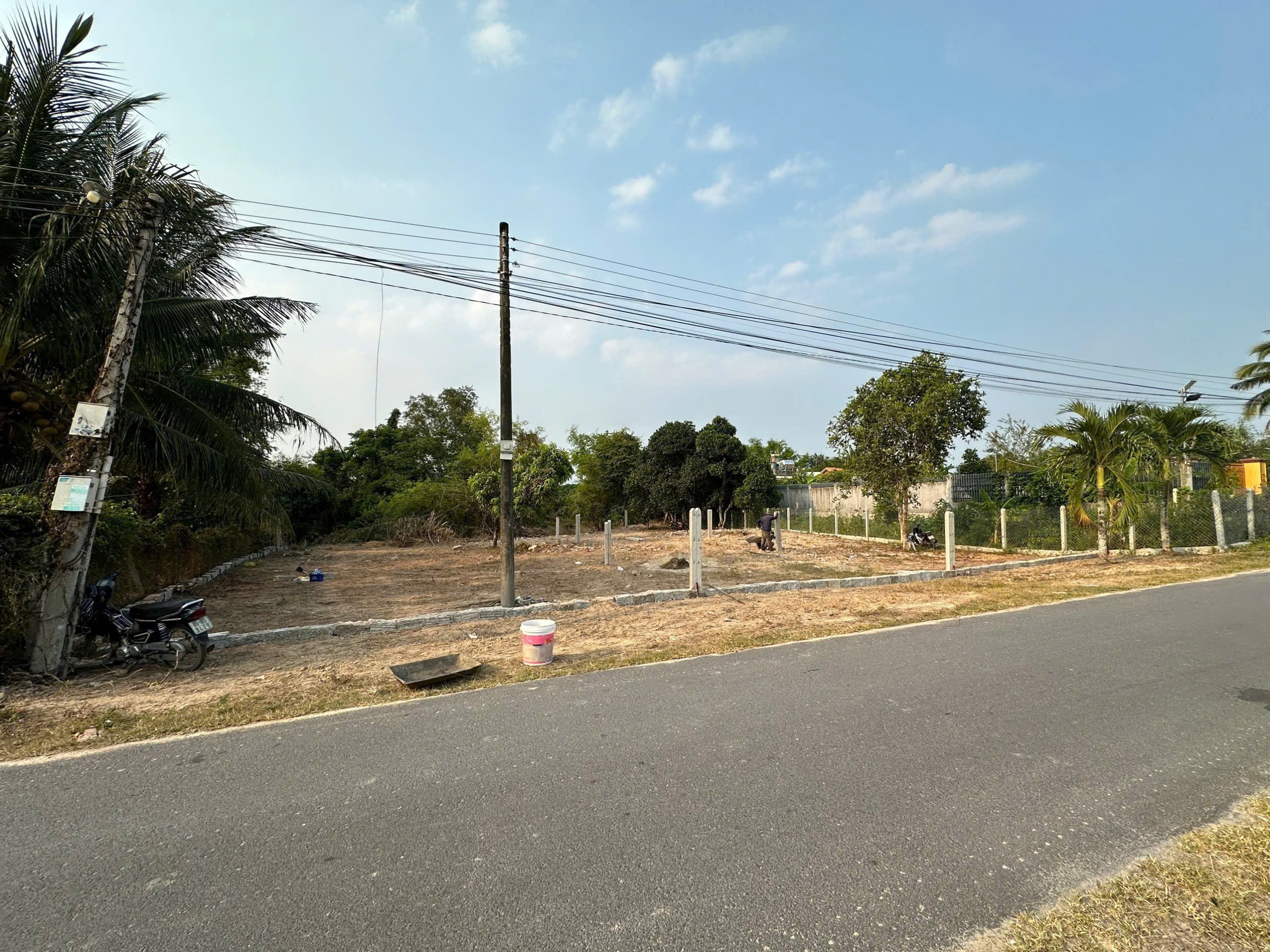 Bán đất đất Suối Tiên giáp suối có thổ mặt tiền đường nhựa gần Uỷ ban xã - view cánh đồng 2