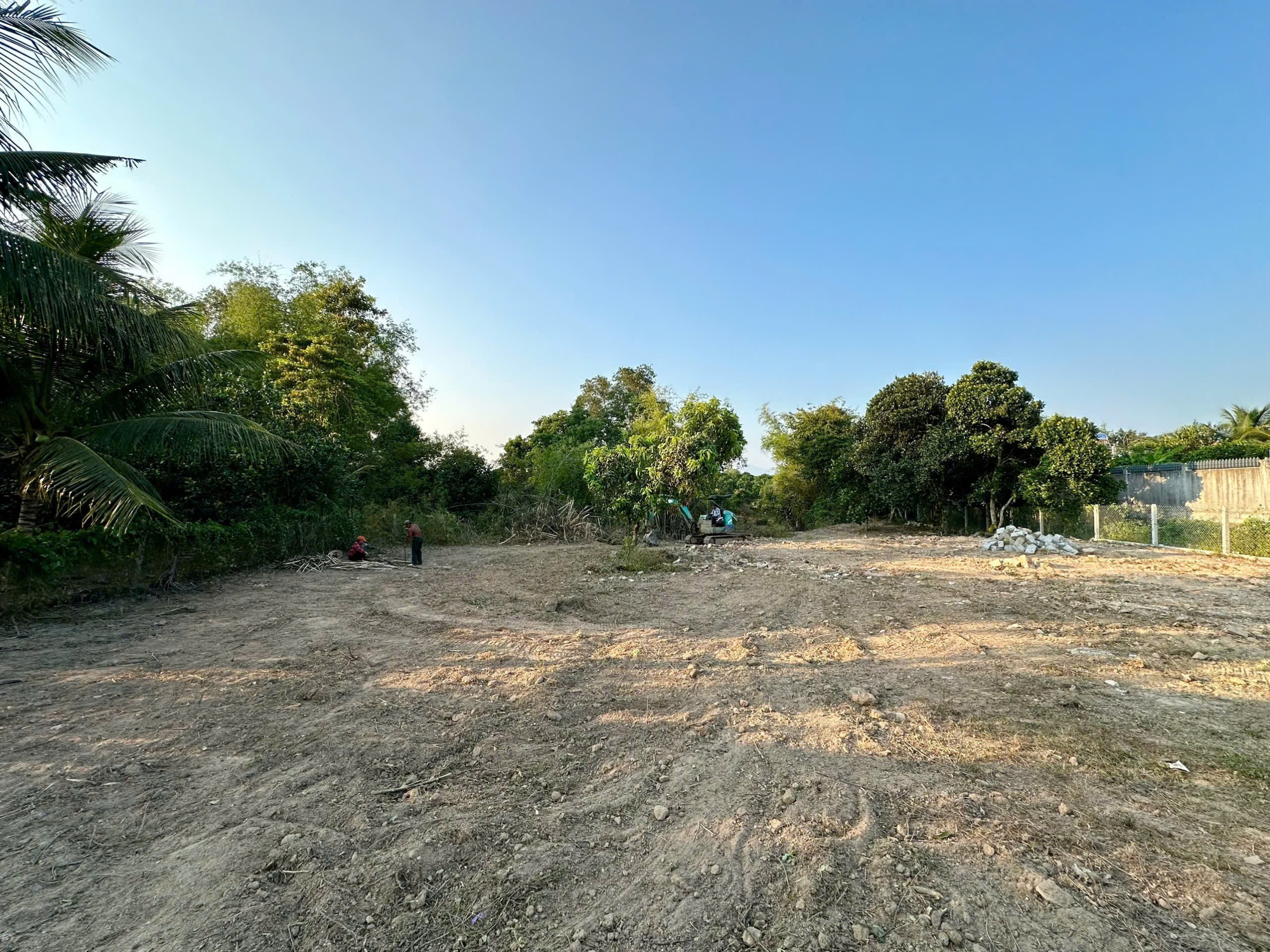 Bán đất đất Suối Tiên giáp suối có thổ mặt tiền đường nhựa gần Uỷ ban xã - view cánh đồng 3