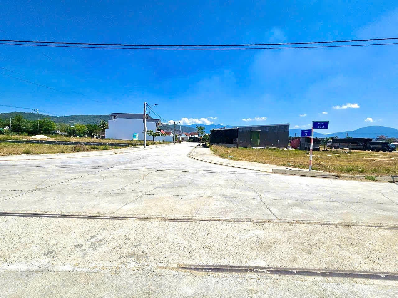 Bán đất tái định cư Diên Lạc - lô góc 2 mặt tiền vị trí ngay ngã tư đẹp nhất khu