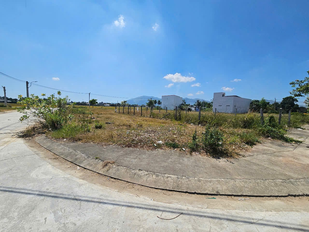 Bán đất tái định cư Diên Lạc - lô góc 2 mặt tiền vị trí ngay ngã tư đẹp nhất khu 3