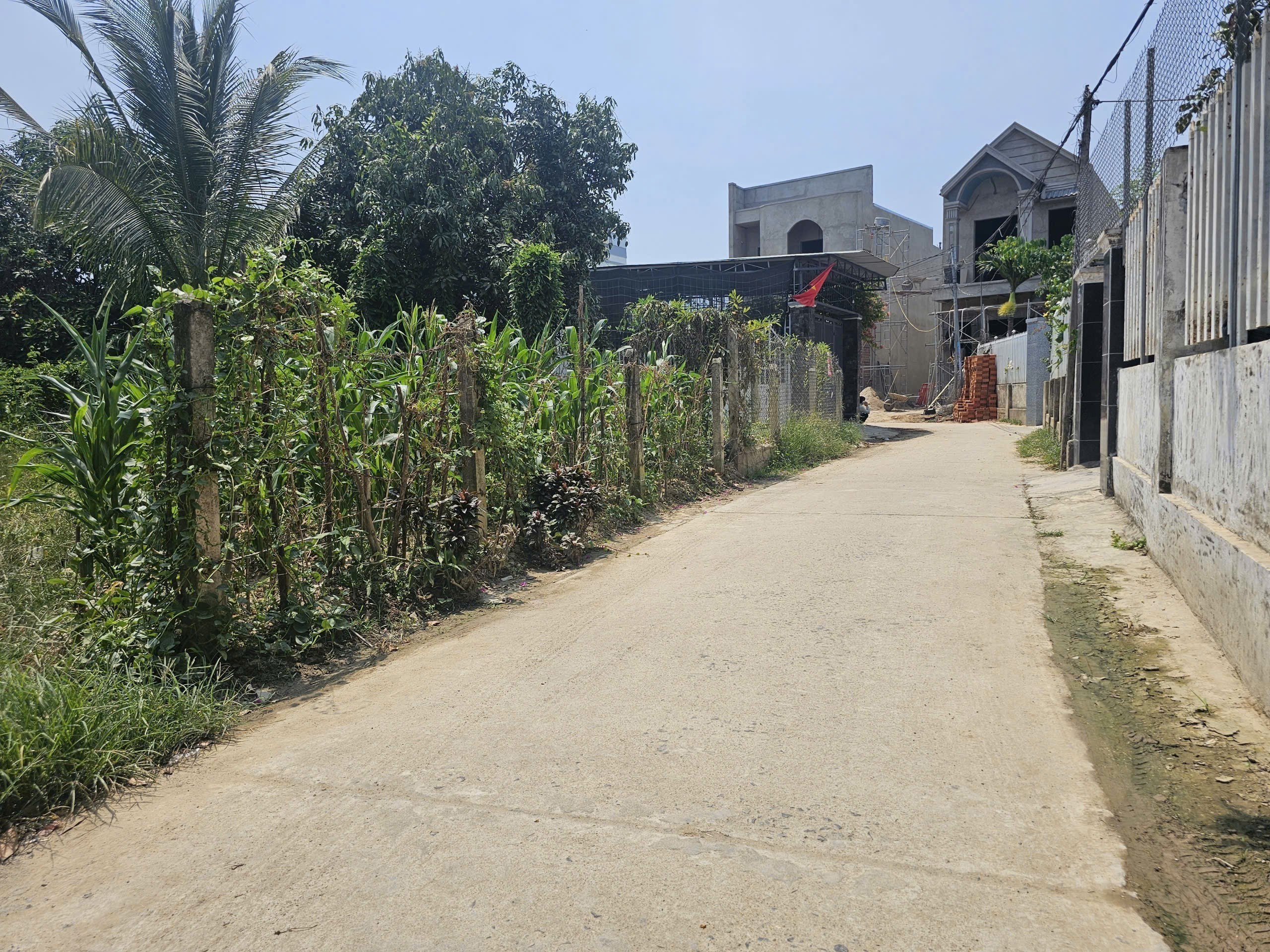 Bán đất Diên Phú thôn 2 đường thông ra Hương Lộ 45 - ngang 14m tách được 2 lô 2