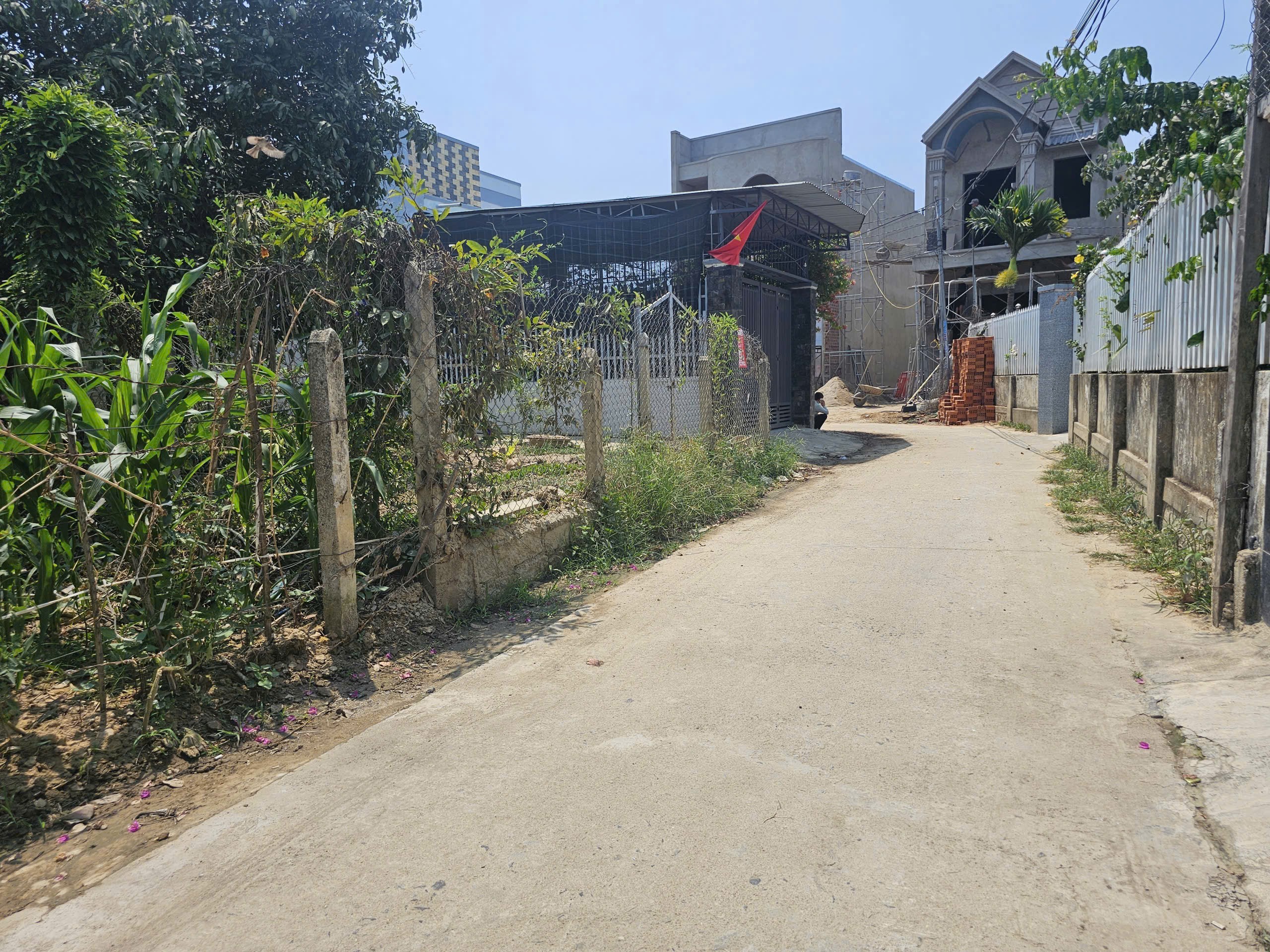 Bán đất Diên Phú thôn 2 đường thông ra Hương Lộ 45 - ngang 14m tách được 2 lô 3