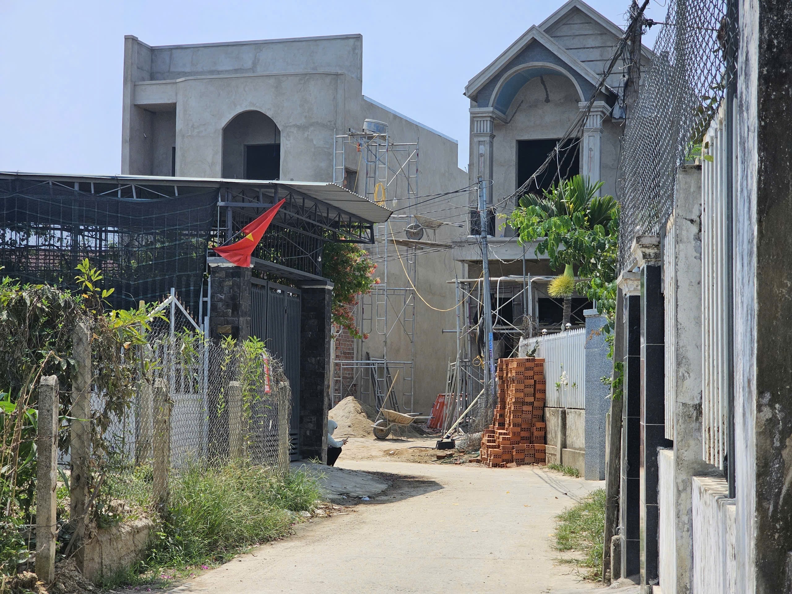 Bán đất Diên Phú thôn 2 đường thông ra Hương Lộ 45 - ngang 14m tách được 2 lô 5