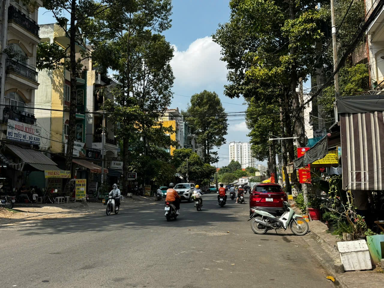 NHÀ 5 TẦNG - MẶT TIỀN NGUYỄN GIA TRÍ - KINH DOANH ĐA NGÀNH - DÒNG TIỀN 50TR/THÁNG 7