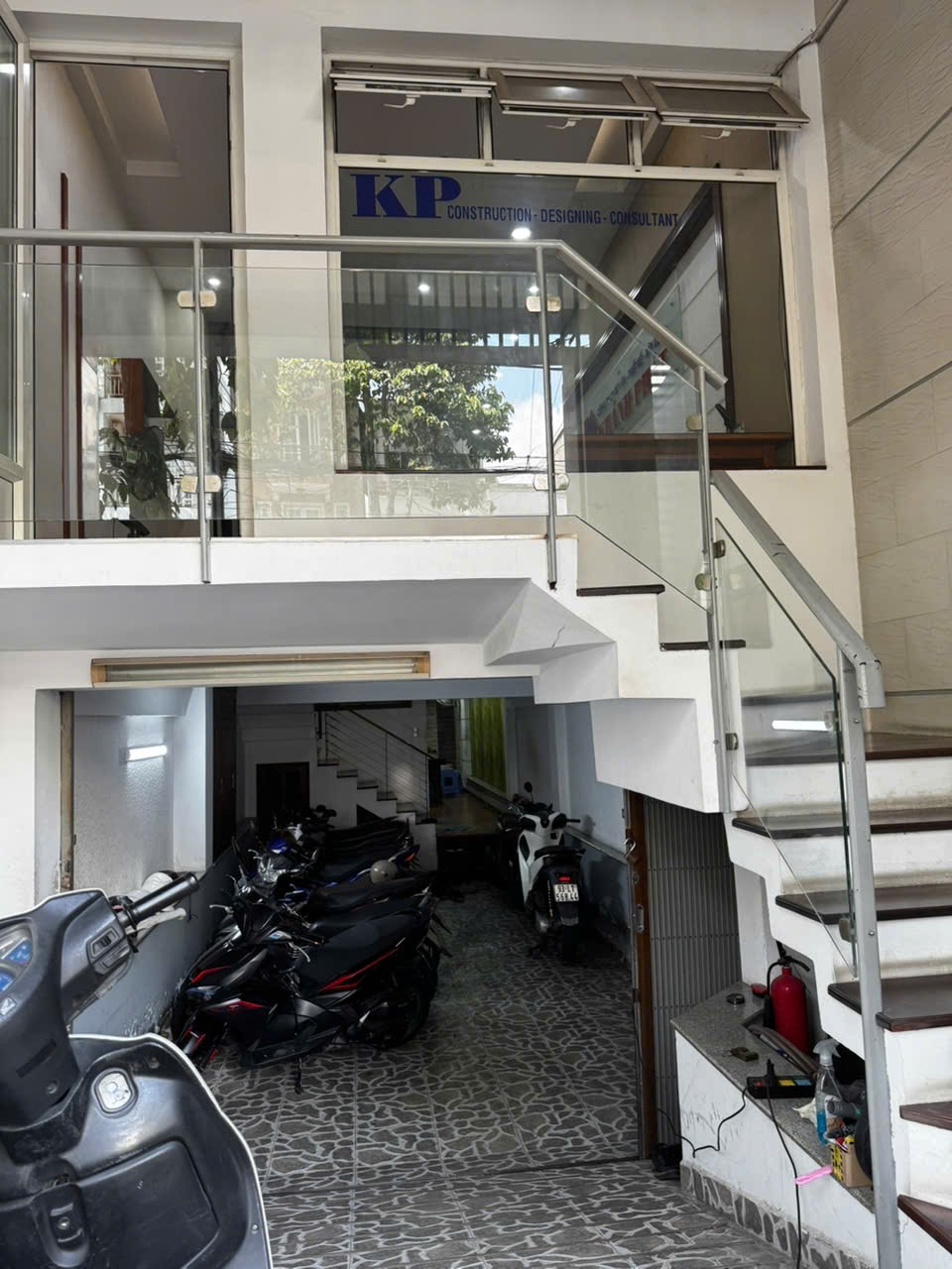 NHÀ 5 TẦNG - MẶT TIỀN NGUYỄN GIA TRÍ - KINH DOANH ĐA NGÀNH - DÒNG TIỀN 50TR/THÁNG 3