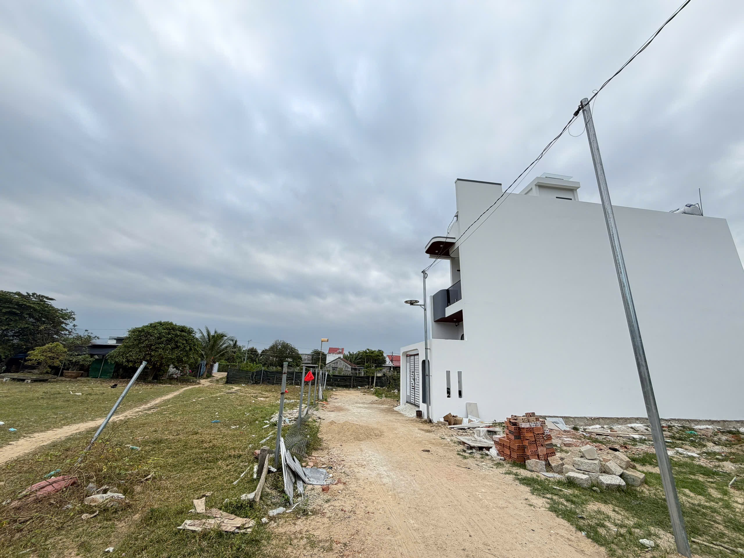 Bán đất Diên Lạc full thổ cư giá rẻ - hẻm đường Tổ 7-8-9 đối diện Uỷ ban xã đi vào 3