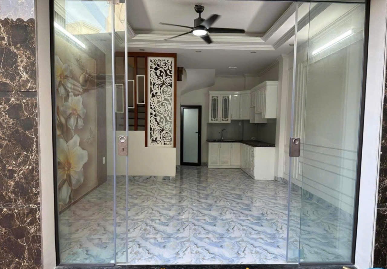 Cho thuê nhà ngõ 254 Minh Khai, Hai Bà Trưng 35M X 5T giá 15tr 10M RA OTO TRÁNH