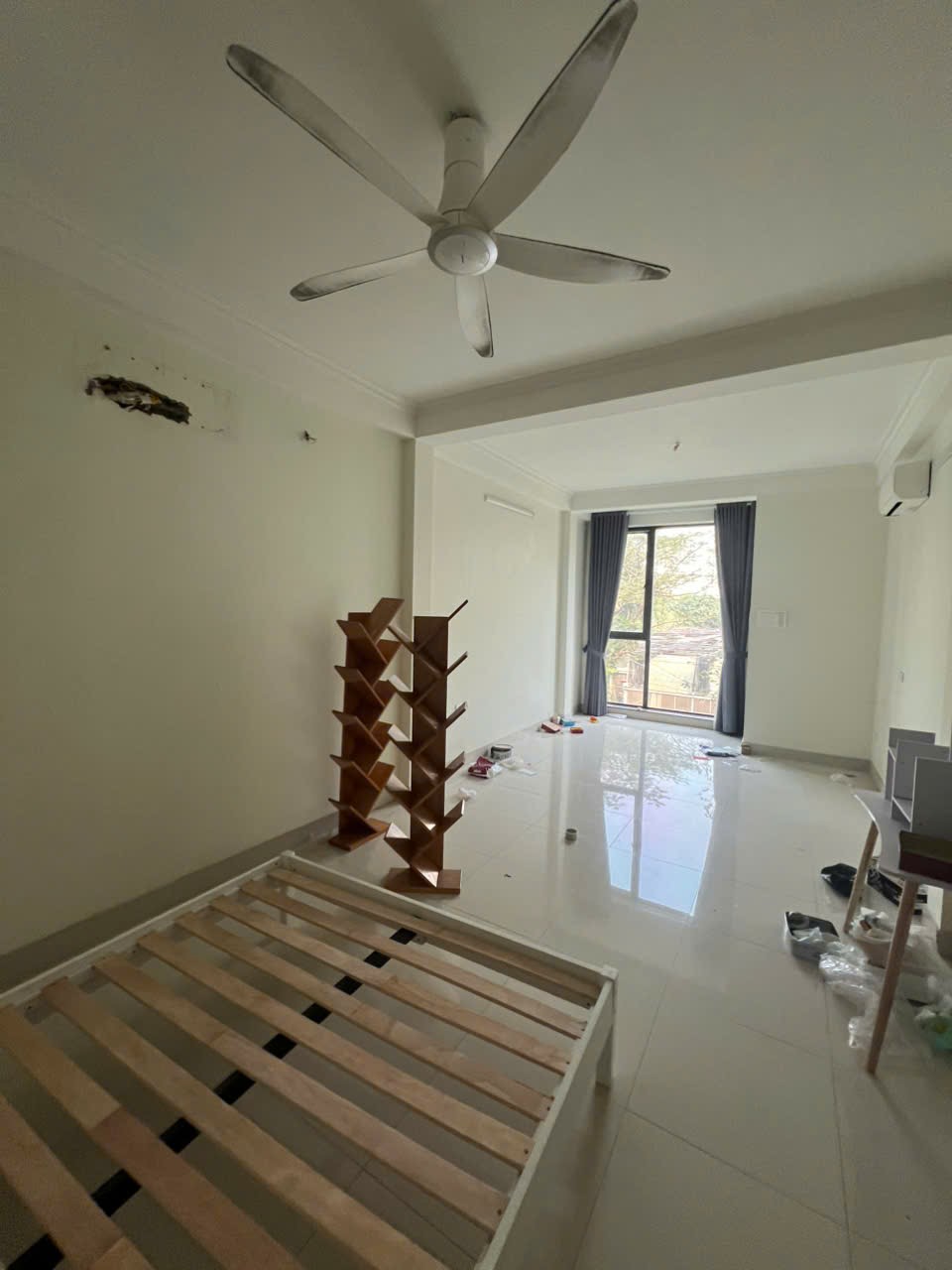 Cho thuê nhà  OTO - THANG MÁY ngõ 238 Hoàng Quốc Việt, Cầu Giấy 50M x 5T giá 22 triệu