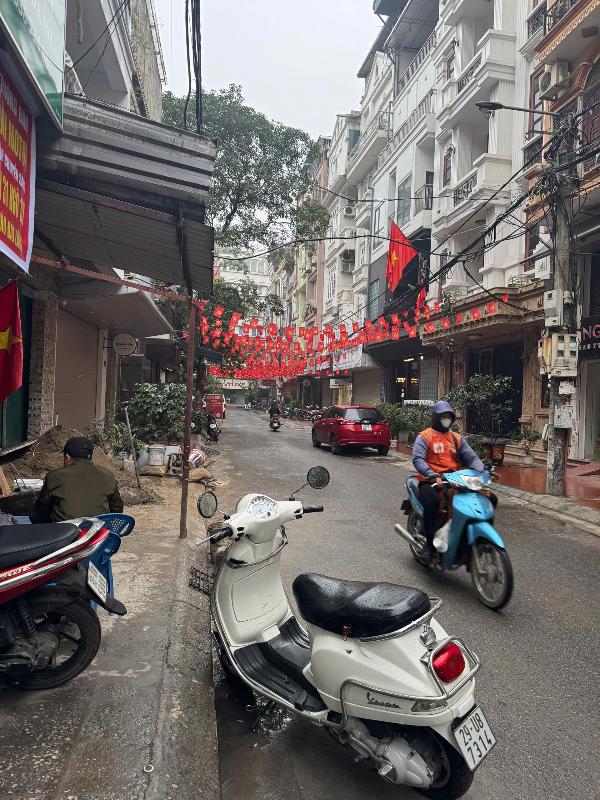 Cho thuê nhà Ô TÔ - KD Pháo Đài Láng, Đống Đa 40M x 4T giá 22 triệu