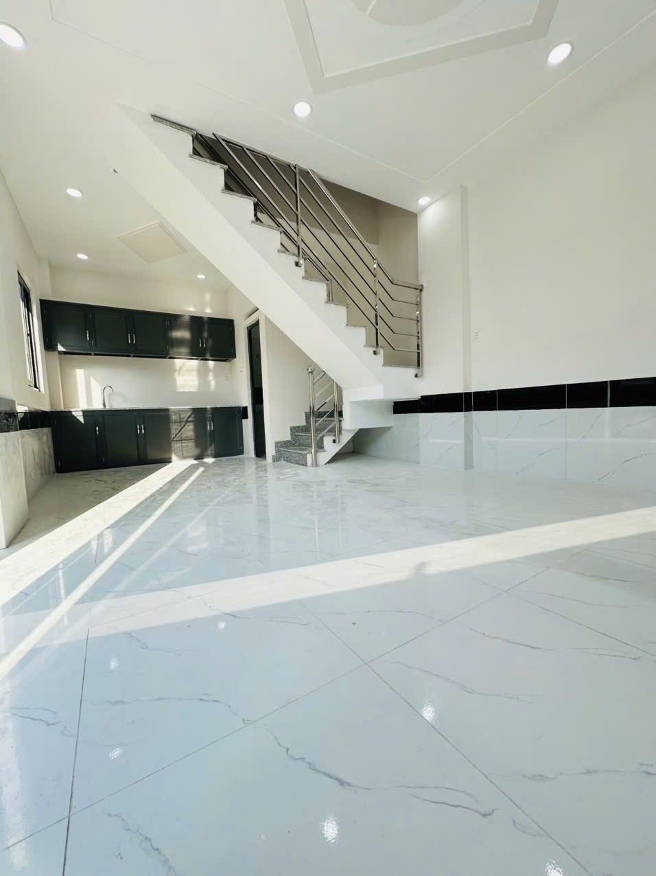 NHÀ 2 TẦNG ĐÚC THẬT 24M2 - XE HƠI ĐẬU TRƯỚC NHÀ 24/7– ĐƯỜNG 48 NGAY KDC SÔNG ĐÀ 3