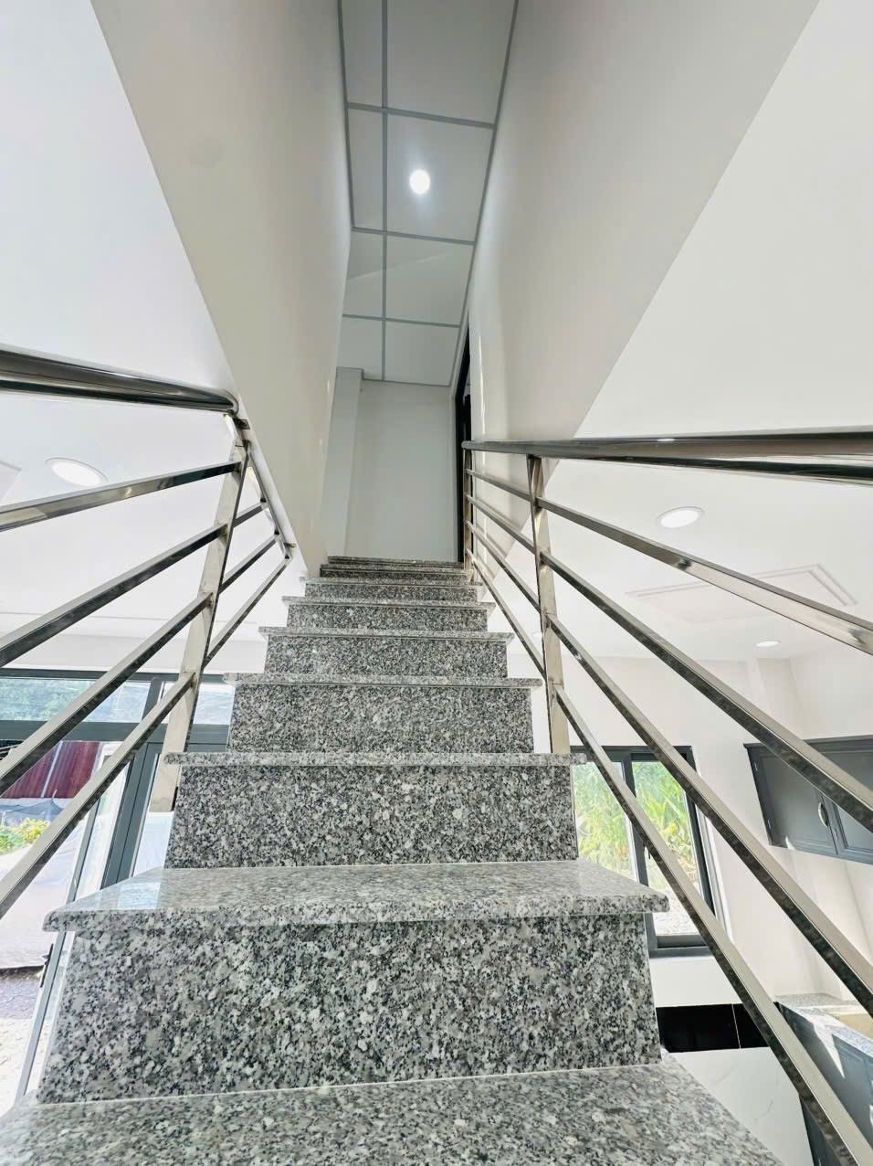 NHÀ 2 TẦNG ĐÚC THẬT 24M2 - XE HƠI ĐẬU TRƯỚC NHÀ 24/7– ĐƯỜNG 48 NGAY KDC SÔNG ĐÀ 2