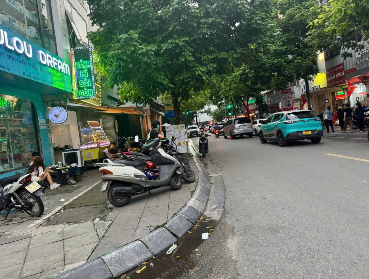 Cho thuê nhà MP - VỈA HÈ - KD Trương Công Giai, Cầu Giấy 36M x 5T giá 28 triệu