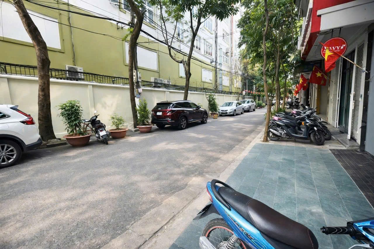 Cho thuê nhà OTO & THANG MÁY - KD VP Phạm Tuấn Tài, Cầu Giấy 60M x 7T giá 50 triệu