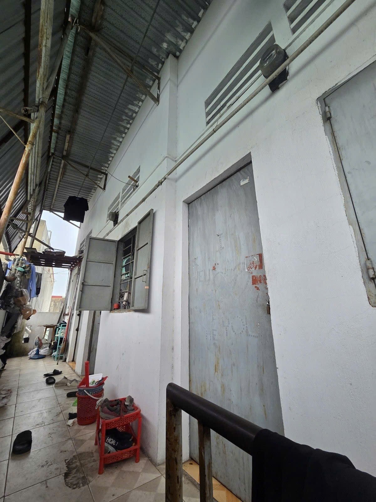 NHÀ 2 TẦNG BTCT 61M2 - 1 KIOT VÀ 7 PHÒNG TRỌ - NGAY CẦU VƯỢT LINH XUÂN - SỔ RIÊNG FULL THỔ 2