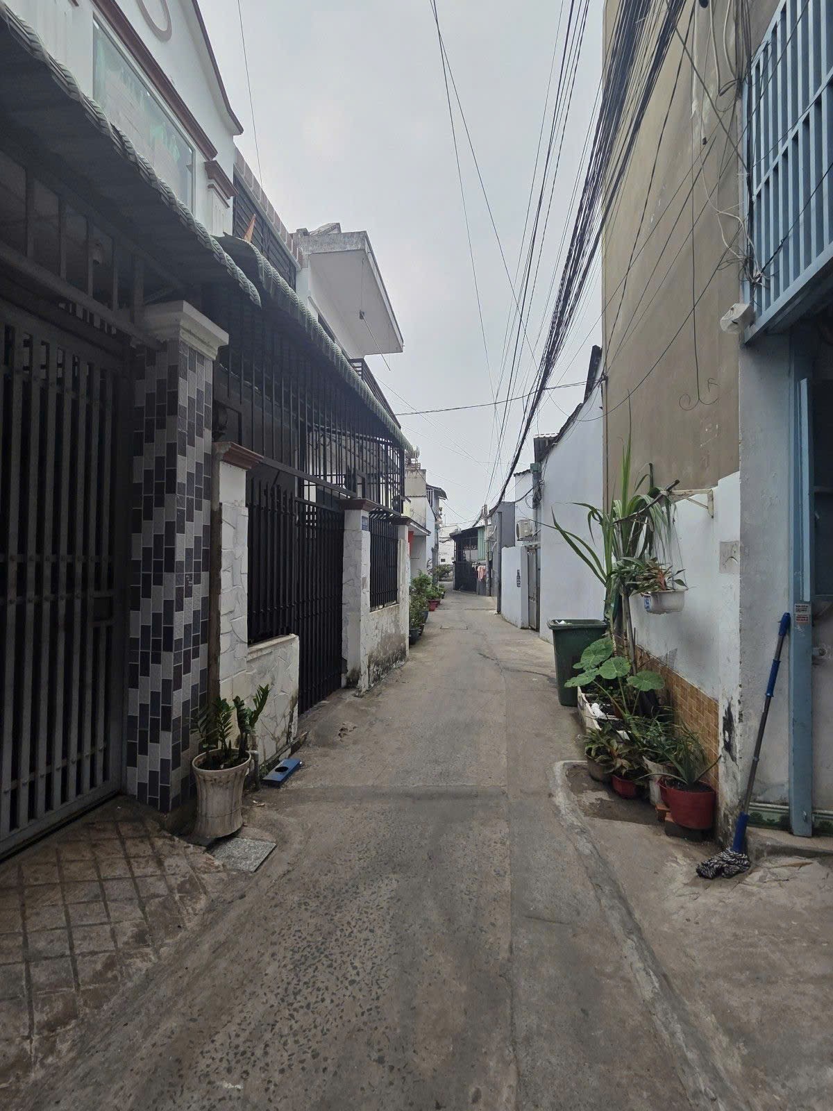 NHÀ 2 TẦNG BTCT 61M2 - 1 KIOT VÀ 7 PHÒNG TRỌ - NGAY CẦU VƯỢT LINH XUÂN - SỔ RIÊNG FULL THỔ