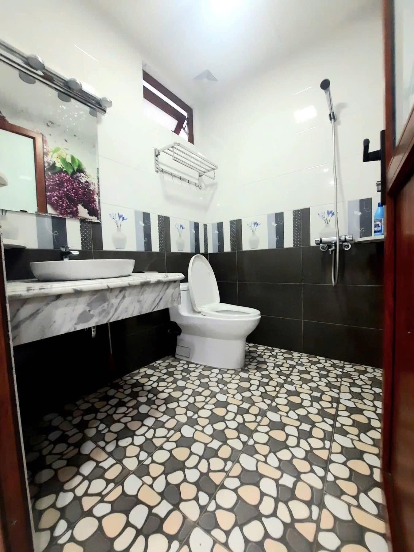 Cho thuê nhà ĐẸP ngõ 63 Phú Mỹ, Mỹ Đình 65M x 4T, OTO QUA CỬA giá 19 triệu 5