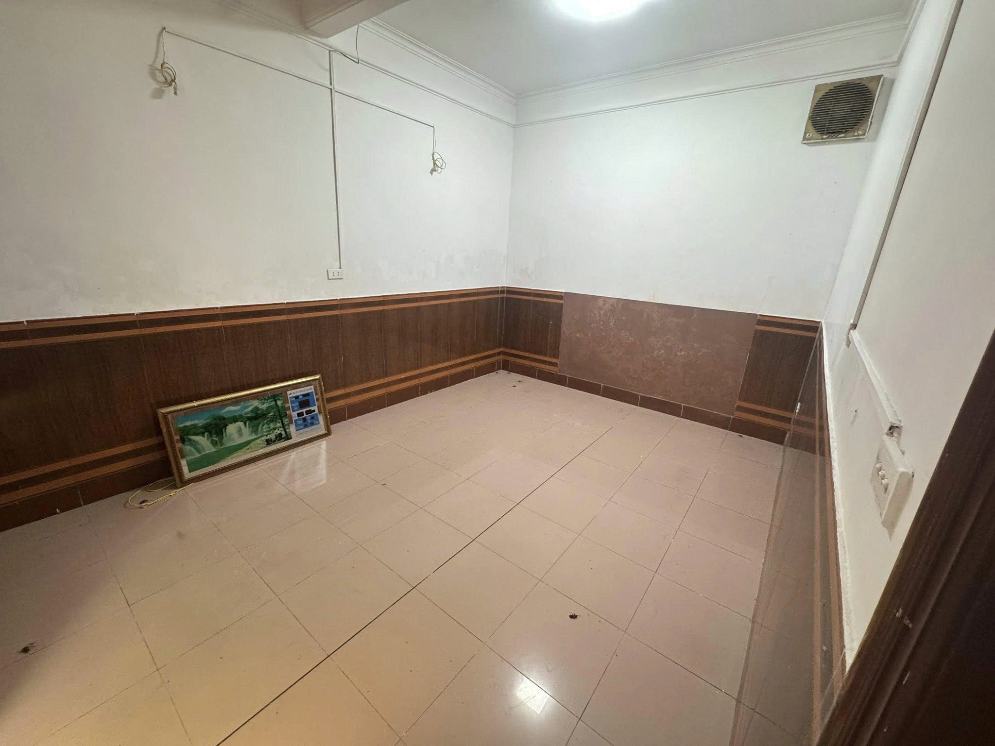 Cho thuê nhà có sân vườn Thanh Nhàn, Hai Bà Trưng DTSD 120M x 3T giá 15 triệu 3