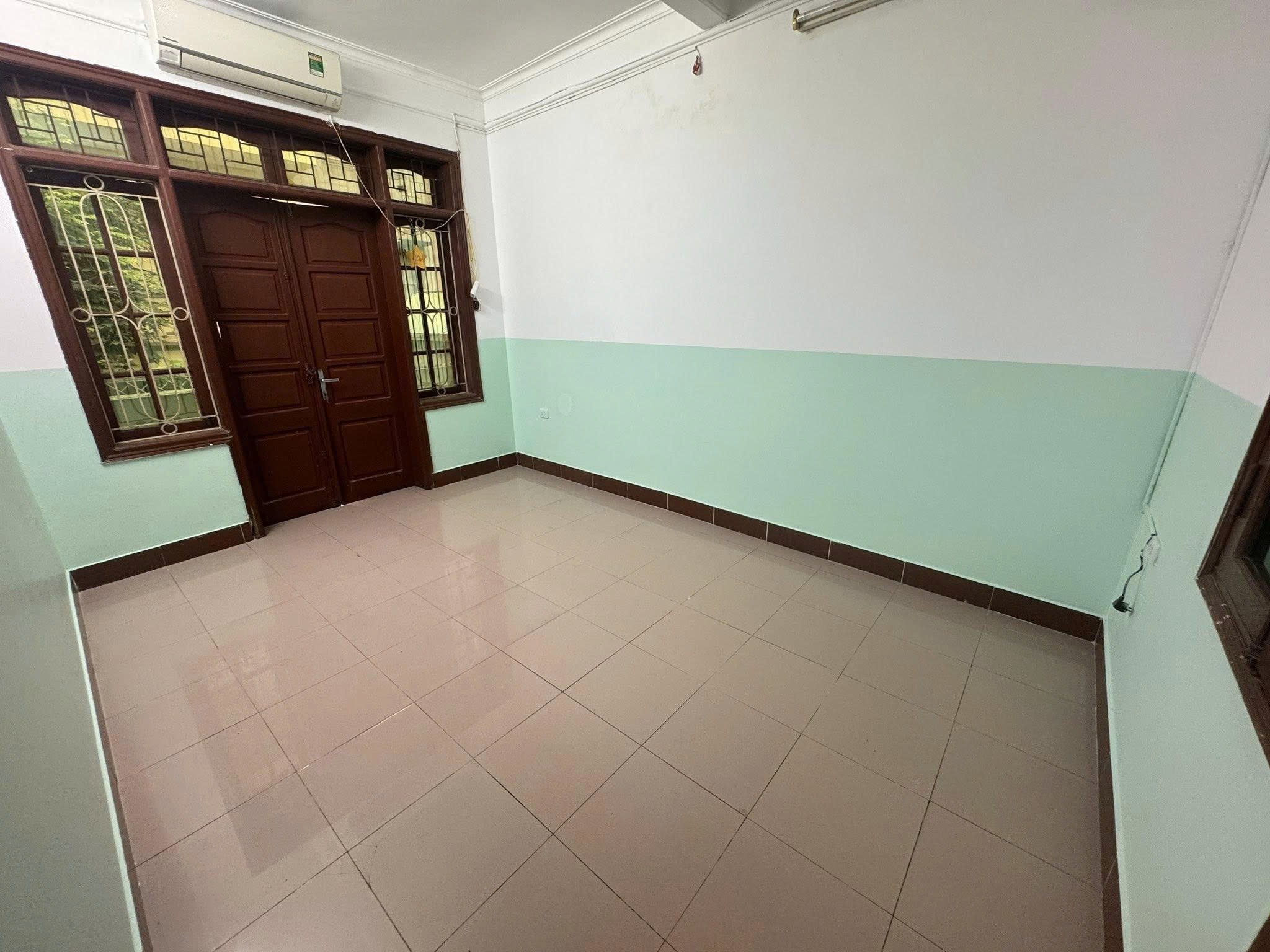 Cho thuê nhà có sân vườn Thanh Nhàn, Hai Bà Trưng DTSD 120M x 3T giá 15 triệu 4