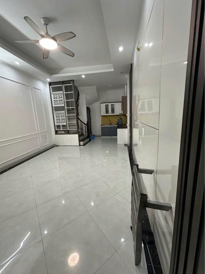 Cho thuê nhà riêng ngõ 523 Minh Khai, Hai Bà Trưng 35M*5T giá 15 triệu NHÀ SẠCH ĐẸP