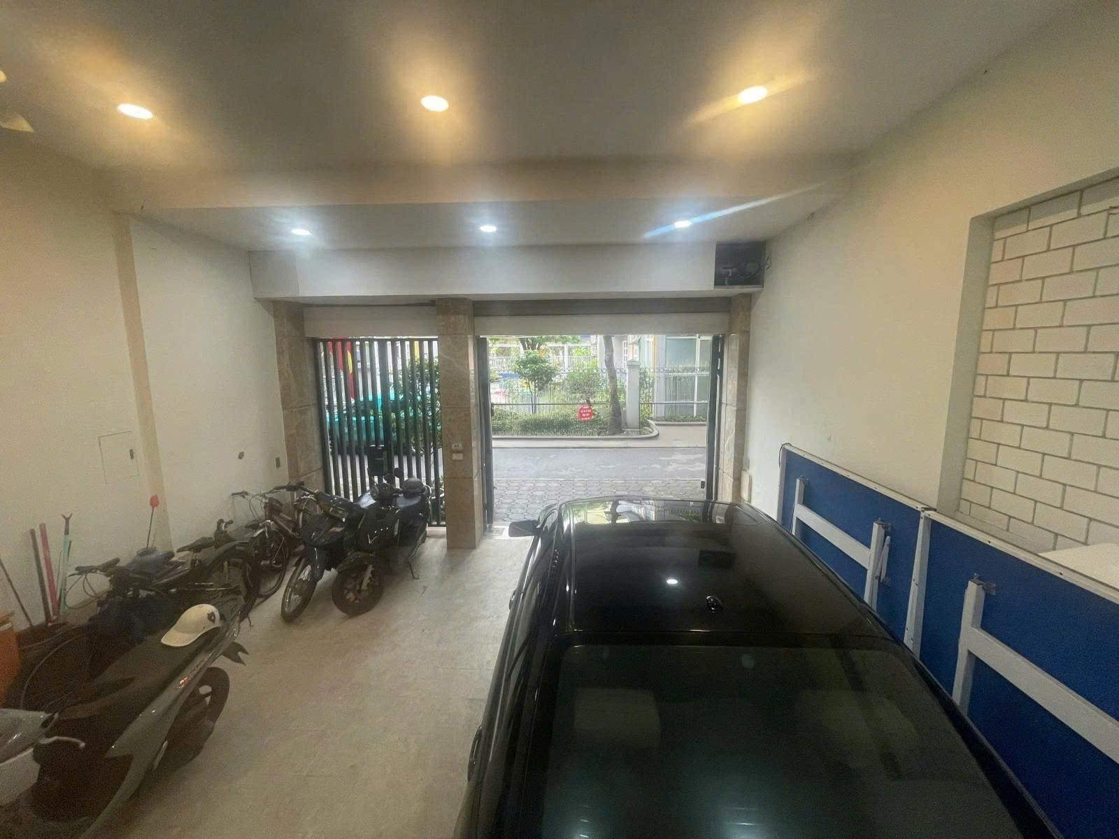 Cho thuê nhà liền kề ngõ 55 Đỗ Quang, Cầu Giấy 80m x 5T giá 60TR Ô TÔ, VỈA HÈ, KD 1