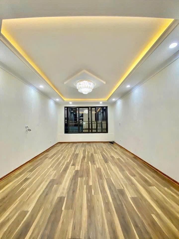 Cho thuê nhà riêng Hoàng Đạo Thành, Thanh Xuân 40M X 6T giá 17 triệu GARA Ô TÔ 3