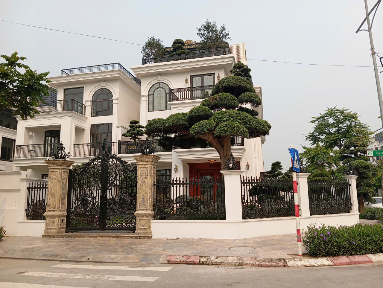 BIDV phát mại biệt thự Lô Góc Solasta Mansion Dương Nội gần đại học Phenikaa 250m2 chỉ 3x tỷ.