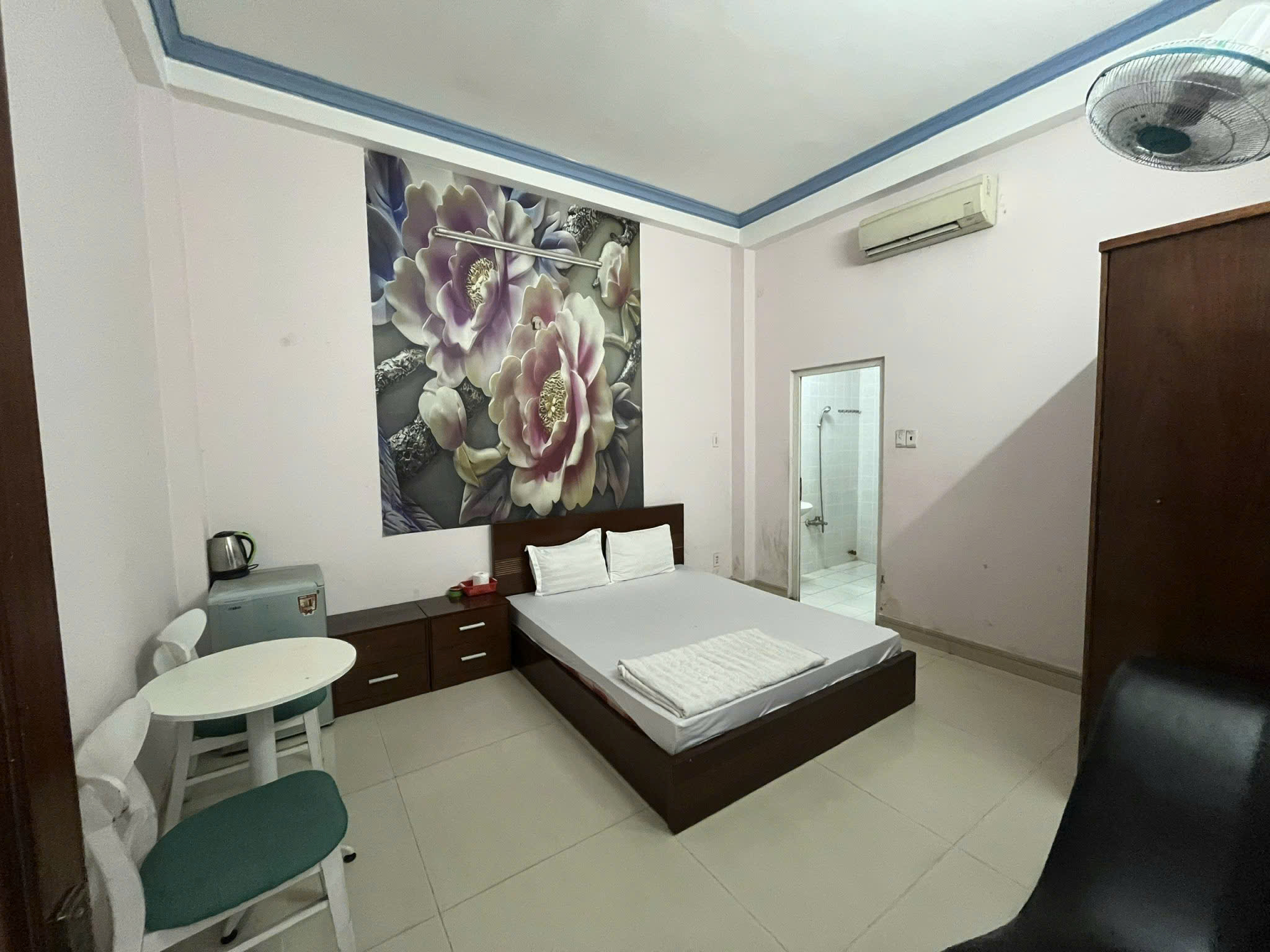 Sang Khách Sạn mặt tiền đường Huỳnh Tấn Phát, Quận 7