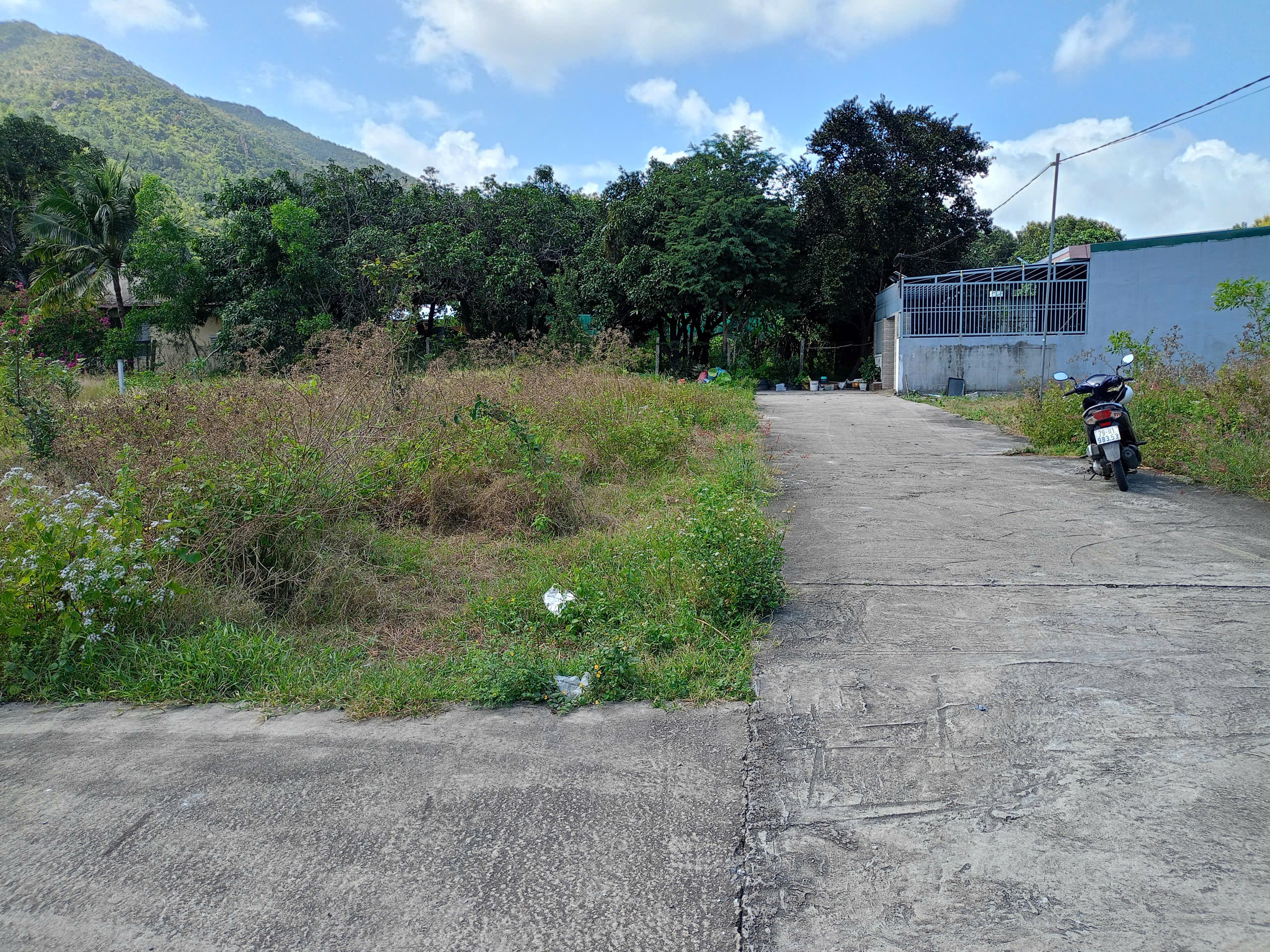 Lô Đất Góc 2 Mặt Tiền Đường Ngang Rộng 14m Gần Sân Golf Diamond Bay Nha Trang Giá chỉ 3ty8 4