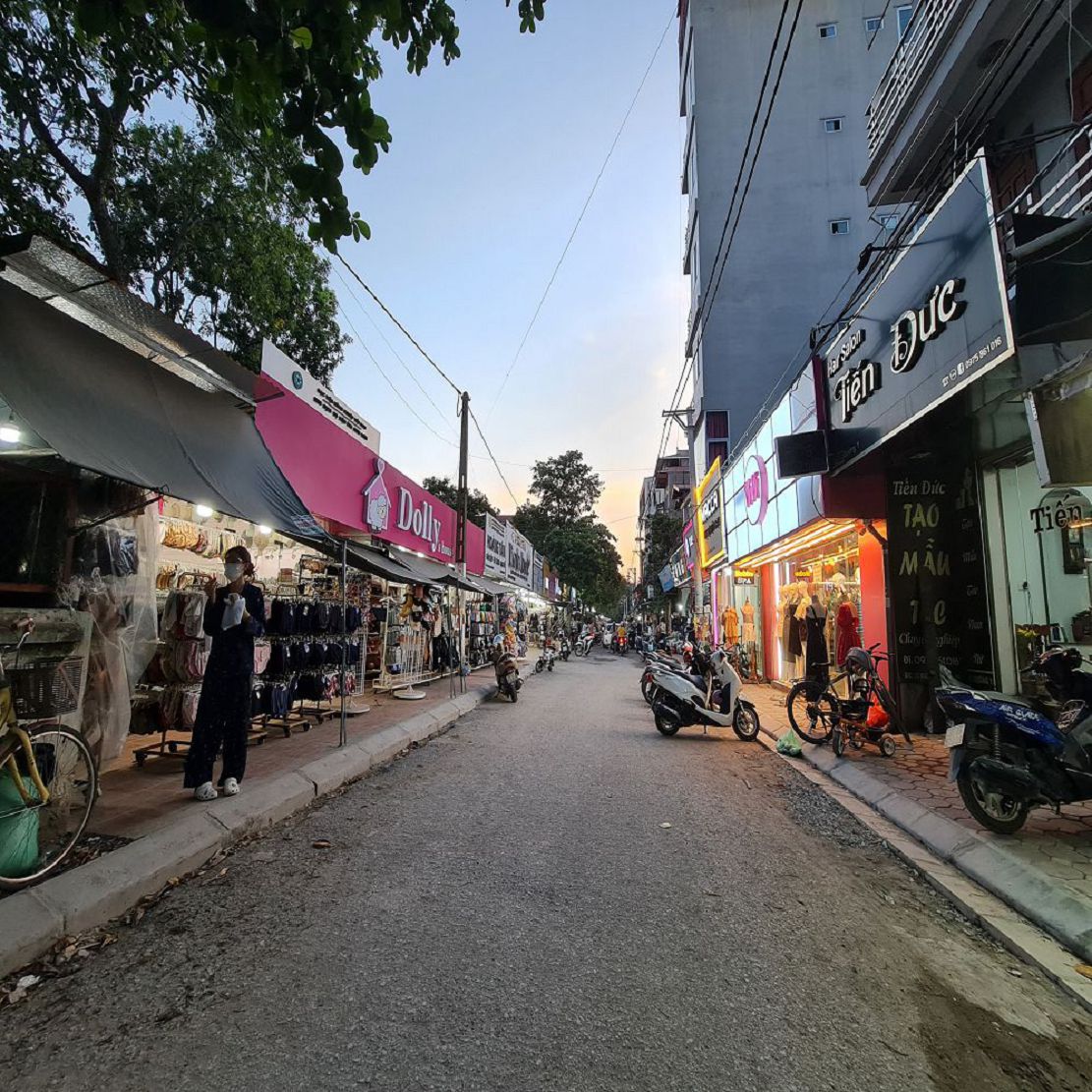 BÁN ĐẤT 90m² MT ~5m KHU CHỢ SINH VIÊN VNUA – KD DÒNG TIỀN TỐT – 12 TỶ X. Lh 0989894845 Vị trí: Khu 3