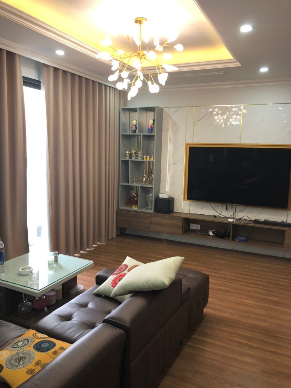 Bán căn VIEW HỒ 3PN-90m2 tại Vinhomes D'Capitale -  TÒA C7 2