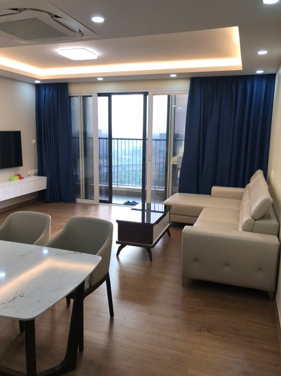 BÁN CĂN 3 ngủ Vinhomes D'Capitale VIEW HỒ giá 12.2 tỷ