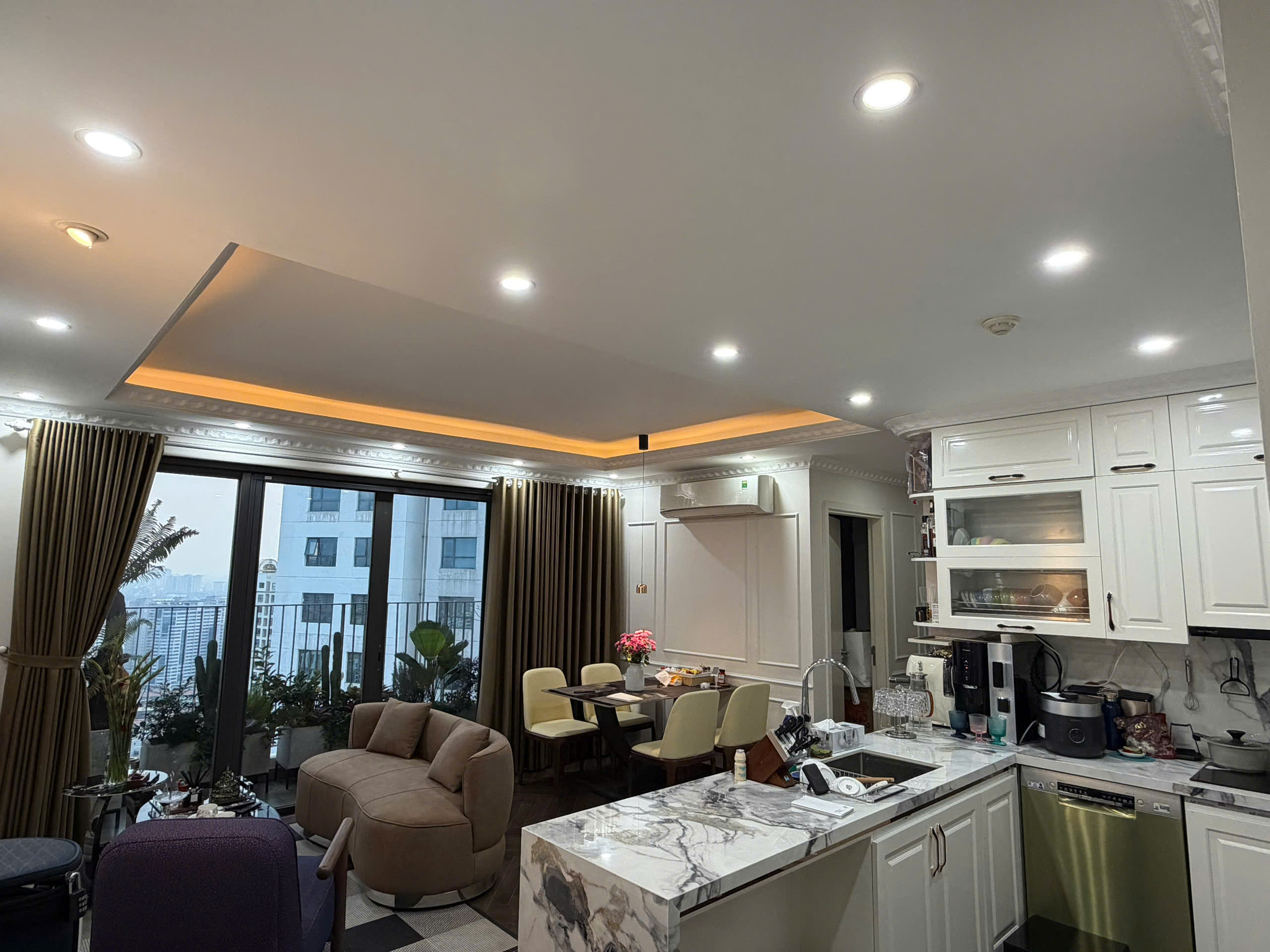 CẦN BÁN căn hộ 3PN Vinhomes D’Capitale view hồ chỉ 12.x tỷ 2