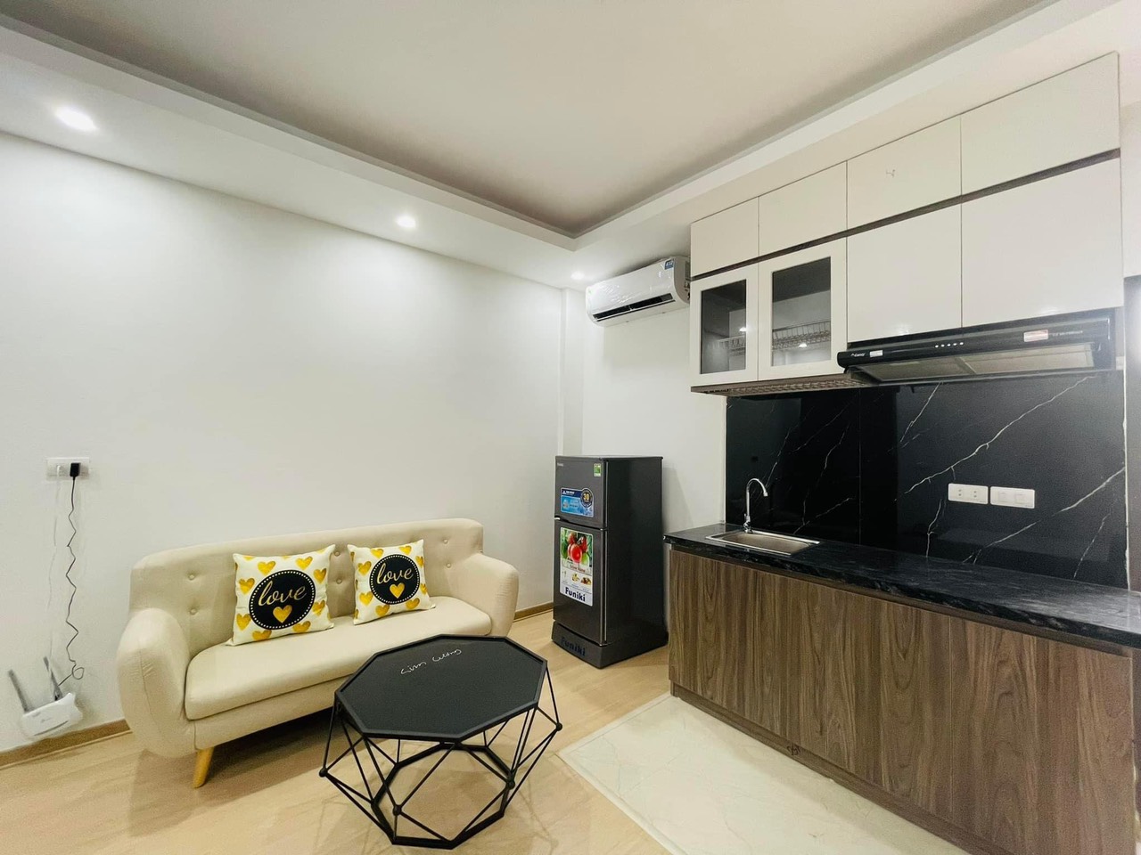 CHO THUÊ PHÒNG TRỌ MỚI ĐẸP NGÃ 3 BA LA THANG MÁY FULL NỘI THẤT CHỈ 3-4 TRIỆU 4