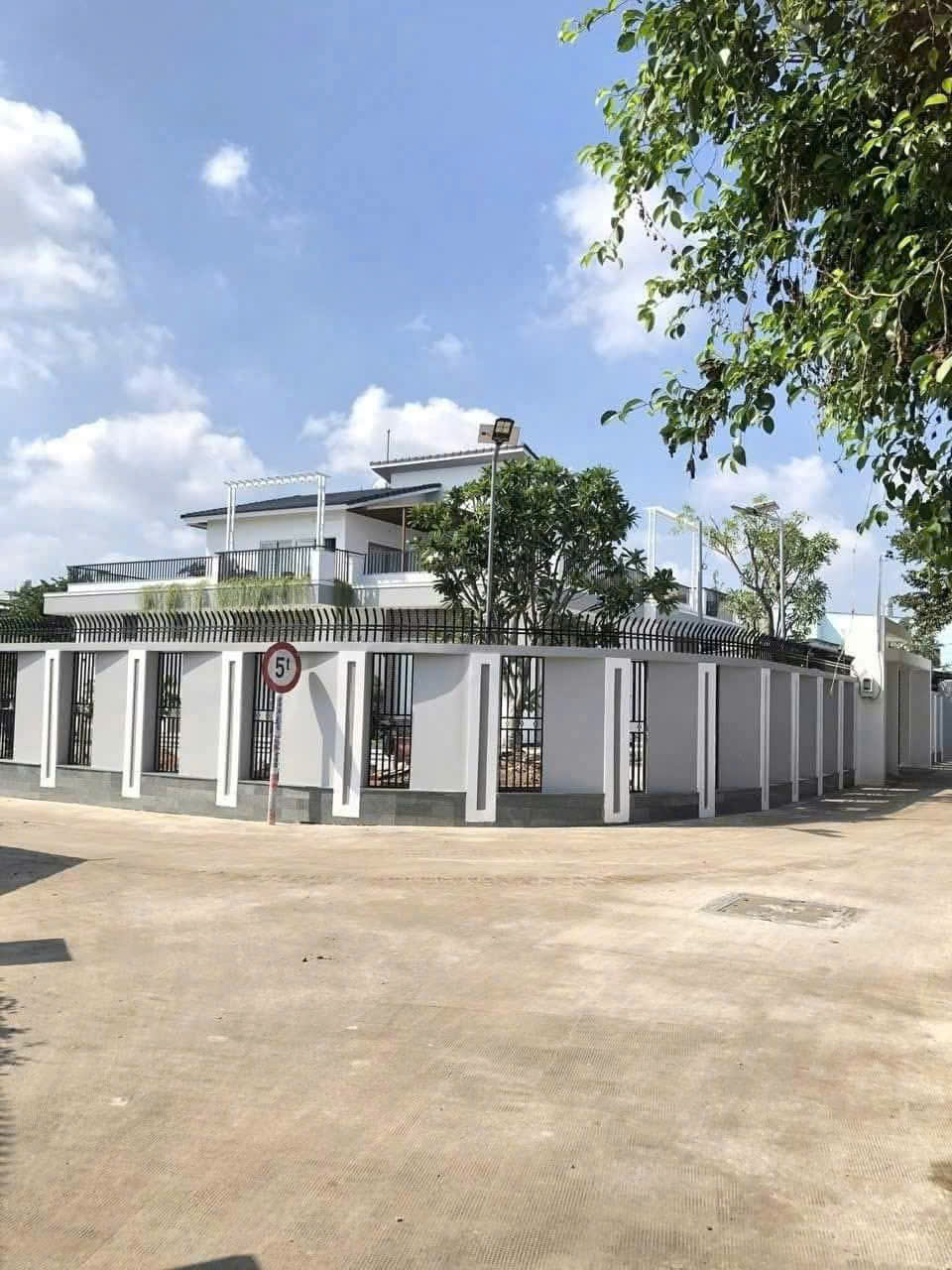 BIỆT THỰ GÓC 2 MT – THỚI TAM THÔN, HÓC MÔN – CHỦ NGỘP RA GẤP 5