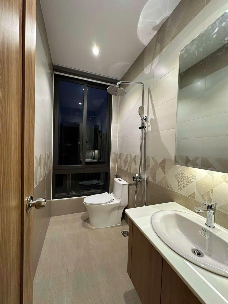 Bán Biệt Thự sân vườn, Tam Phú, Thủ Đức, TP HCM. DT  293m2, 3 tầng. Giá 11.9 Tỷ, Sổ Hồng, LH: 4