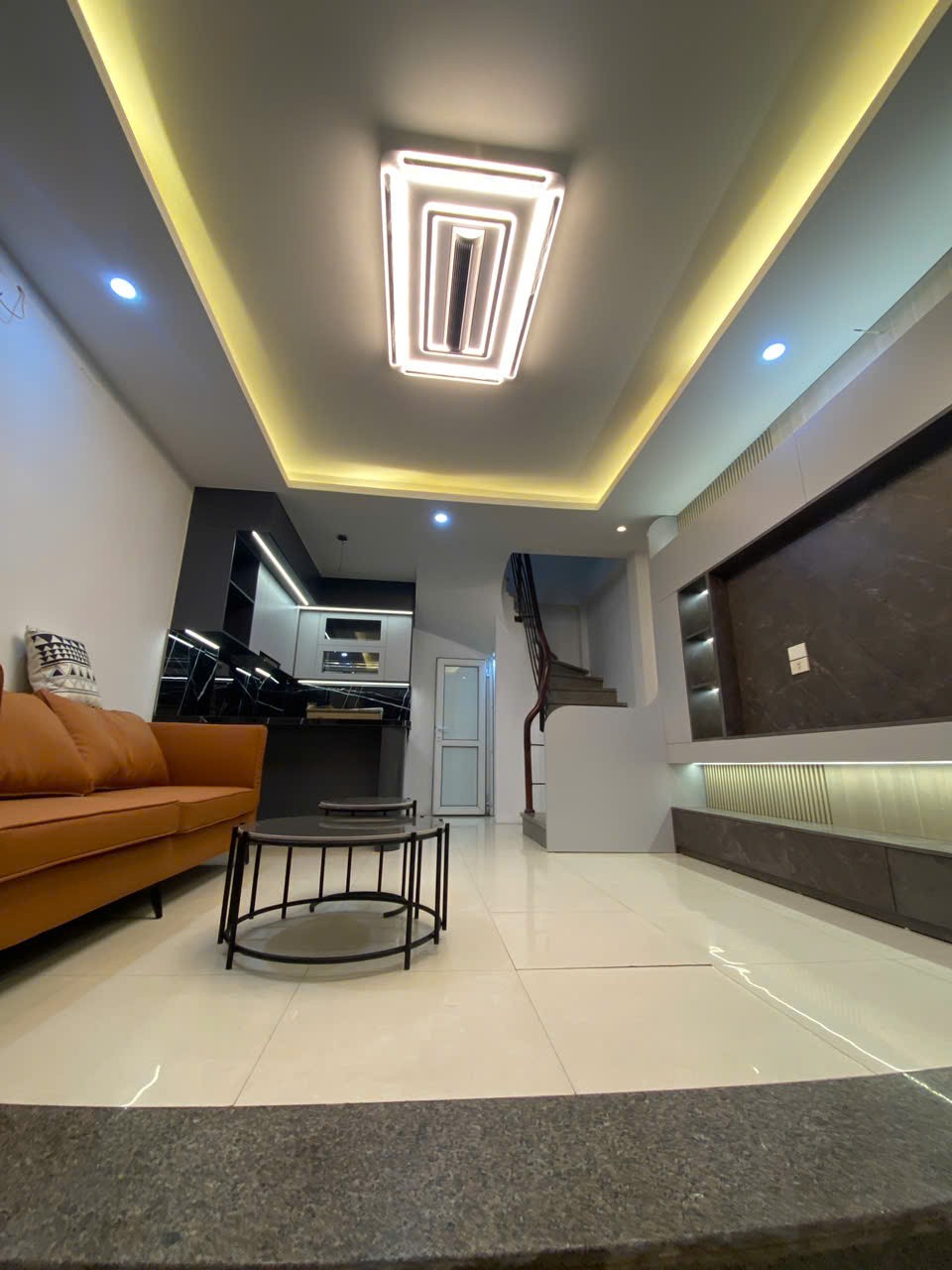 NHÀ NGỌC THỤY – LONG BIÊN  30m² – 3 TẦNG – Ô TÔ QUA CỔNG 2