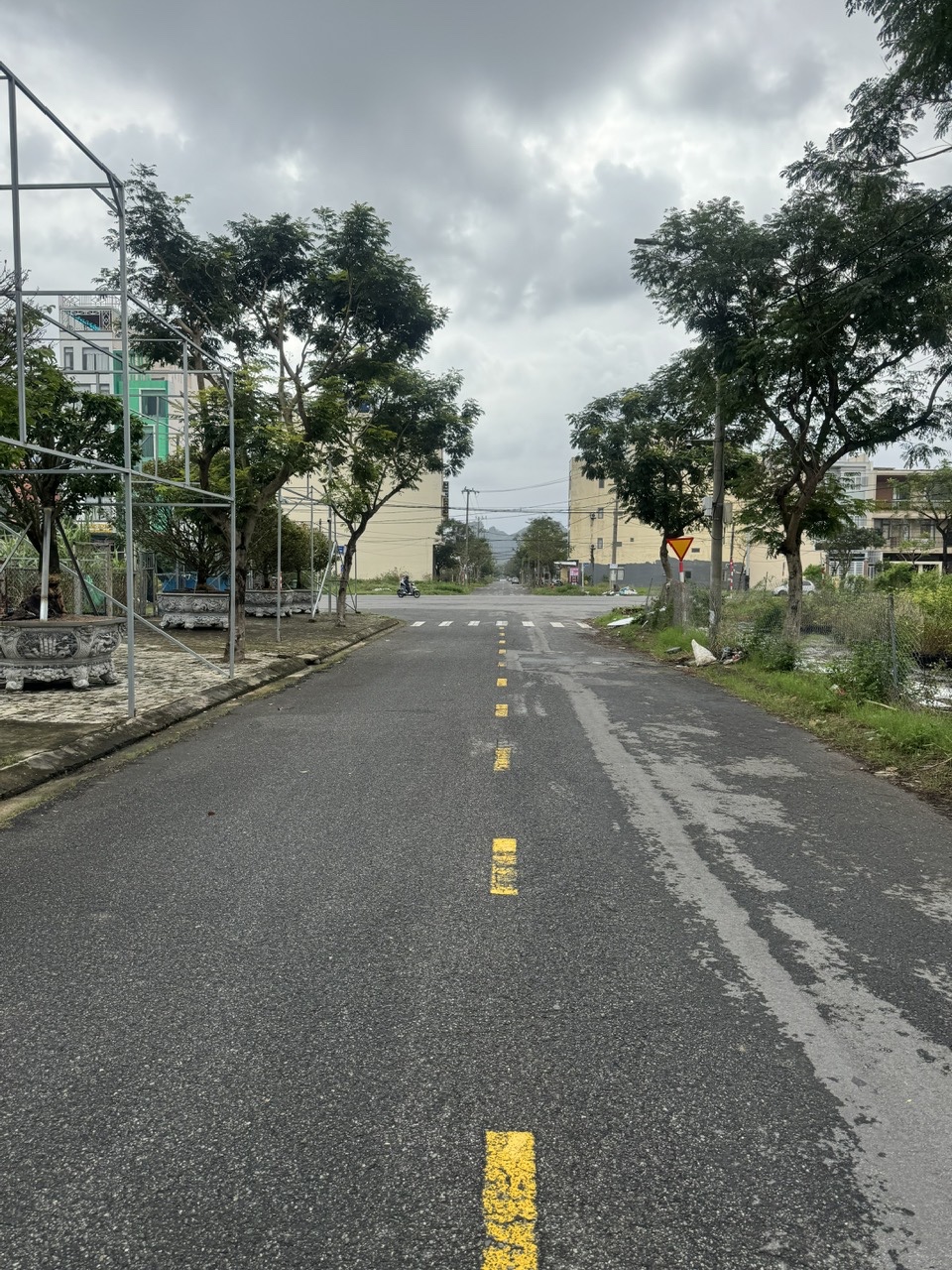 240m2/24 tỷ.Đất 2 M tiền, đường Nguyễn Cơ Thạch và Hoàng Công Chất,Sát bãi tắm Sơn Thủy 5