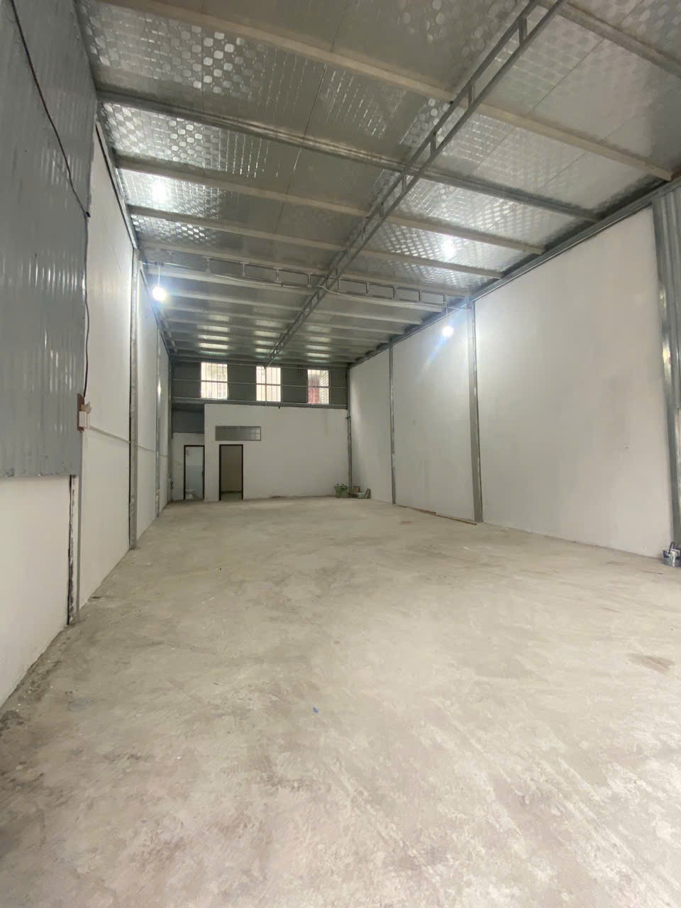 CHO THUÊ KHO LONG BIÊN – 120M² – XE TẢI VÀO TẬN NƠI - GIÁ THUÊ HỢP LÝ NHẤT VBB