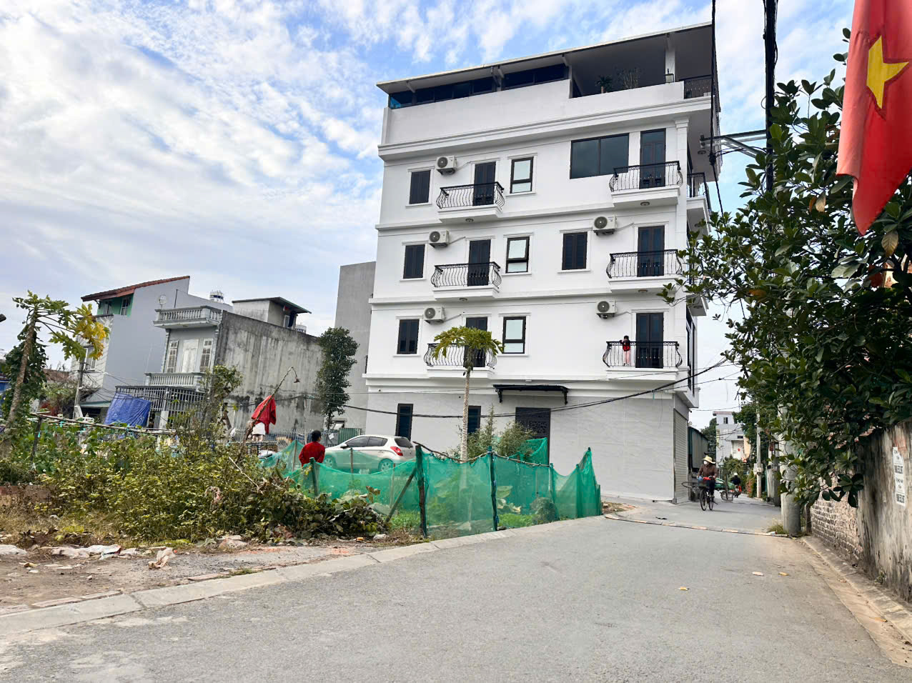 Cần bán lô góc 58,3m2 đất mặt đường Lê Xá, Bát Tràng. Đường thông ô tô 7 chỗ, ngay cạnh Công Viên 4