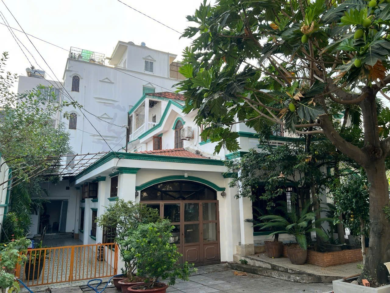 SIÊU BIỆT THỰ + QUỸ ĐẤT 1.090M² – GIẢM SỐC 20 TỶ – NGAY NGUYỄN VĂN QUÁ 2