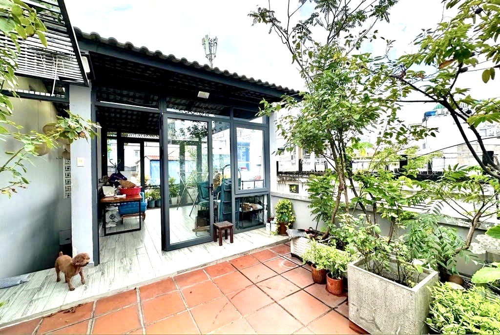 NHÀ NGANG LỚN 4.9M-Đ.BẾN VÂN ĐỒN- ĐẸP, SANG XỊN SÒ- GIAO THƯƠNG Q8 VỚI Q1 - HƯỚNG ĐI Đ.KHÁNH HỘI- 3