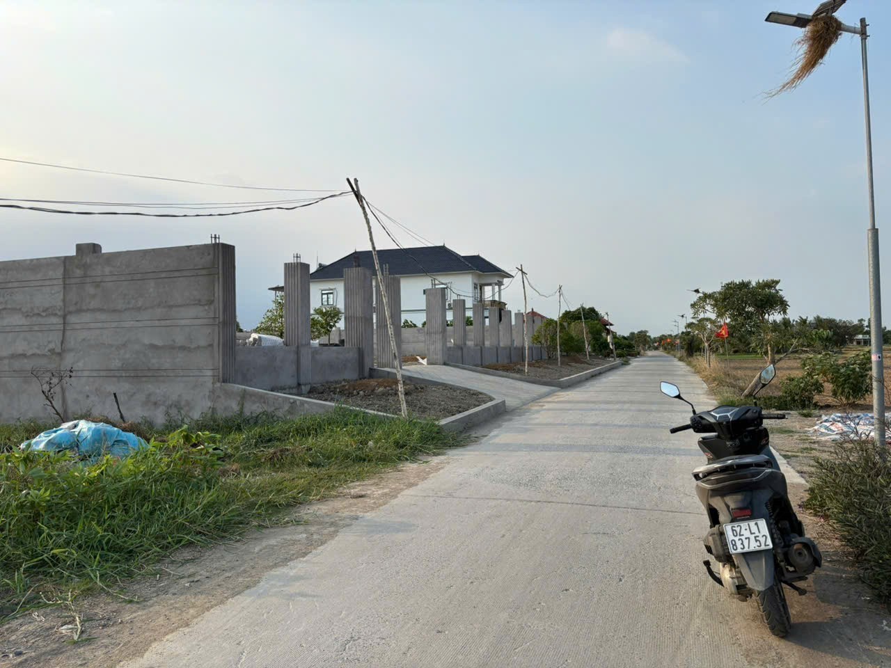NHà vườn 351m2 thổ mt đường xe hơi xã Tân Lân giá rẻ đầu tư 2 tỏi 7 2