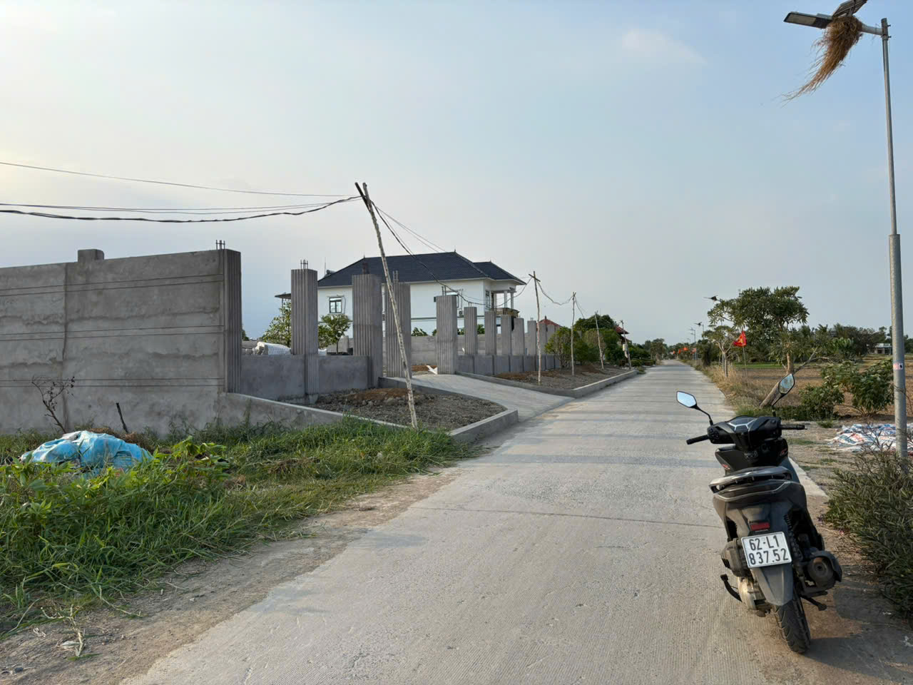 Chủ cần bán gấp nhà vườn 351m2 mt đường 7m xã Tân Lân giá rẻ 2 tỏi 7 2